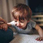 Зошто детето ве слуша – но не сака? Грешка што ја прават многу родители