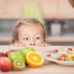 Колку навистина треба да јаде детето? На што треба да внимава секој родител
