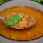 РЕЦЕПТ НА ДЕНОТ: Турска чорба со црвена леќа