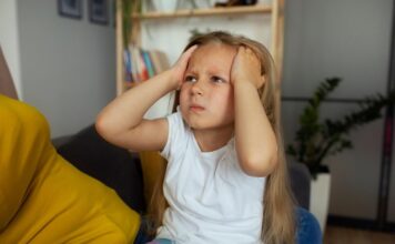 Зошто на децата им се врти во глава кога нагло ќе станат?