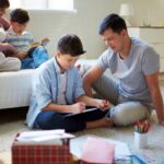 Седум знаци кои откриваат дека можеби сте „хеликоптер-родител“