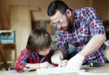 ЕДЕН ОД НАЈПОЗНАТИТЕ АМЕРИКАНСКИ ПСИХИЈАТРИ ОТКРИВА КАДЕ ГРЕШИМЕ: Родителите кои прават сè за децата, им ја крадат самодовербата!