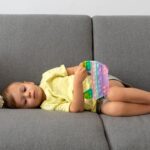 Кога детето вели „Ми е здодевно“: Пет фрази што поттикнуваат самостојна игра