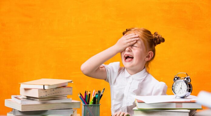 Психолошки трик од 10 секунди по кој детето ќе ја напише домашната задача без да се карате