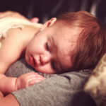 10 најчести грешки при заспивање кај бебињата (и како да ги избегнете)