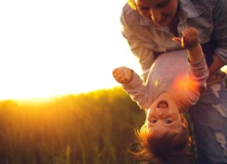 Детството остава печат: 11 знаци дека сте пораснале без доволно емоционална поддршка