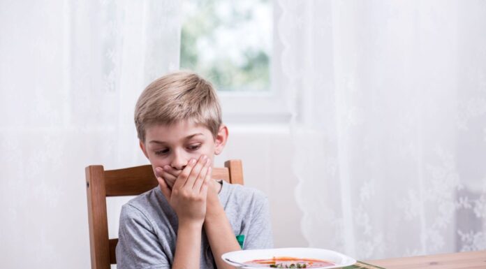 Сè повеќе момчиња се соочуваат со нарушувања во исхраната – симптоми што родителите не смеат да ги игнорираат