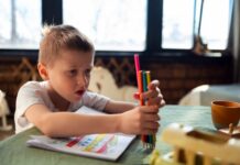 АУТИЗМОТ Е ПРЕКУМЕРНО ДИЈАГНОСТИЦИРАН: Анксиозните деца погрешно се етикетираат со доживотна состојба, предупредуваат врвни истражувачи