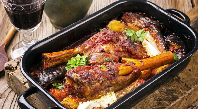 РЕЦЕПТ НА ДЕНОТ: Без грешки и комплицирана подготовка – велигденско јагнешко