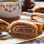 РЕЦЕПТ НА ДЕНОТ: Месена штрудла со јаболка и ореви