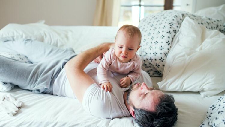 Бебето ве препознава: Еве како таткото станува извор на сигурност