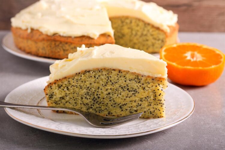 РЕЦЕПТ НА ДЕНОТ: Колач со мак и крем од портокал