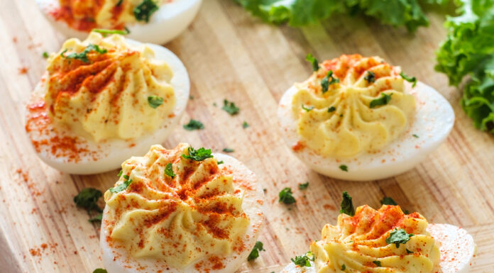 РЕЦЕПТ НА ДЕНОТ: Што со велгденските јајца што не сте ги изеле – овој рецепт е толку добар што намерно ќе варите уште