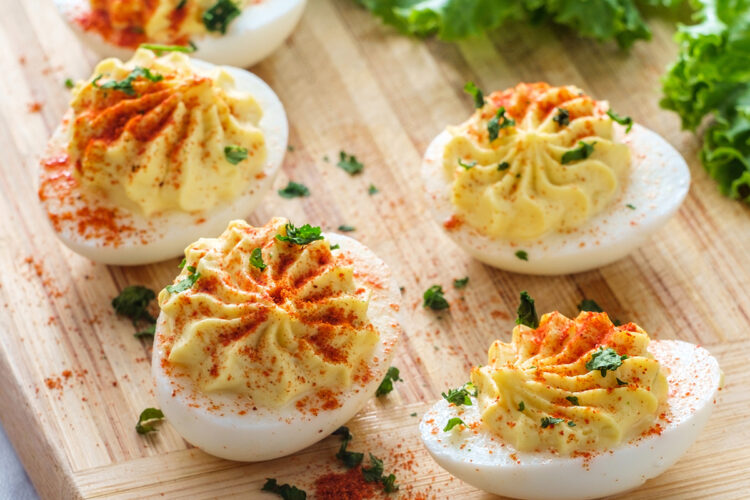 РЕЦЕПТ НА ДЕНОТ: Што со велгденските јајца што не сте ги изеле – овој рецепт е толку добар што намерно ќе варите уште