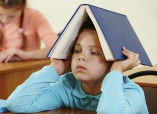 Зошто на децата им е здодевно на училиште? Причини и решенија што навистина помагаат