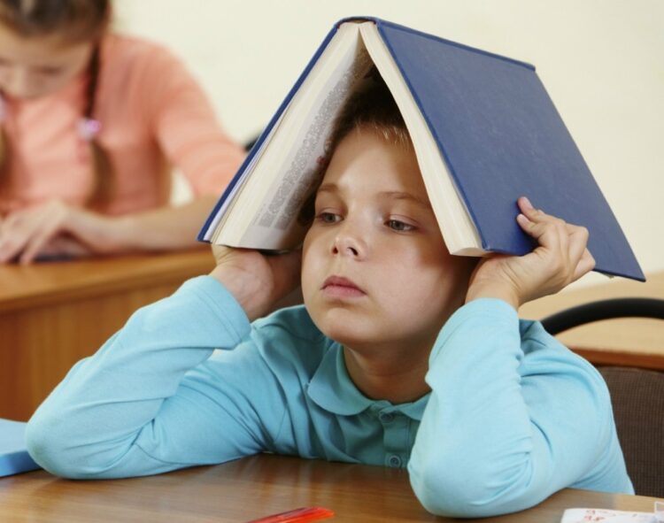 Зошто на децата им е здодевно на училиште? Причини и решенија што навистина помагаат