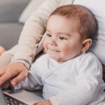 ИСТРАЖУВАЊЕ: Сè повеќе родители се потпираат на вештачката интелигенција за совети за деца