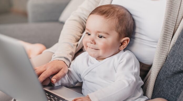 ИСТРАЖУВАЊЕ: Сè повеќе родители се потпираат на вештачката интелигенција за совети за деца