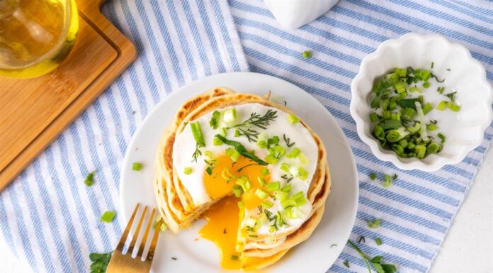 РЕЦЕПТ НА ДЕНОТ: Солени палачинки со јајца