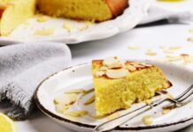 РЕЦЕПТ НА ДЕНОТ: Топол колач со лимон и бадеми