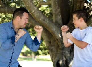 Родителство со тинејџери: 10 сурови вистини што никој не ви ги кажува