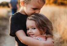 Зошто братот и сестрата постојано се караат, а сепак не можат еден без друг?