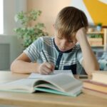 Детето тешко се концентрира? Експерт открива 5 едноставни техники што навистина помагаат